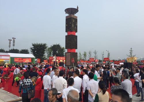 揚(yáng)州建城2500周年大型系列展覽開展(圖1) 渝交會(huì)4日閉幕 47.9萬人次逛展會(huì)