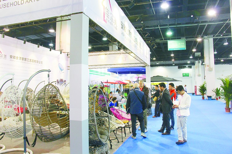 第九屆杭州戶外展3月21日開幕 展期4天(圖1) 本報訊3月21日,由杭州市政府、浙江省商務廳、中國輕工工藝品進出口商會主辦,杭州市商務委員會、北京泰萊特展覽有限責任公司承辦的第9屆中國(杭州)國際花園、戶外家具及休閑用品展覽會正式亮相杭州和平國際會展中心。