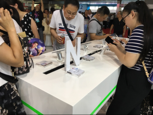 360展臺設計 手機N4S“驚鴻一瞥”天翼展(圖2) 2016天翼展直擊:N4S提前驚現360手機全系產品亮相855