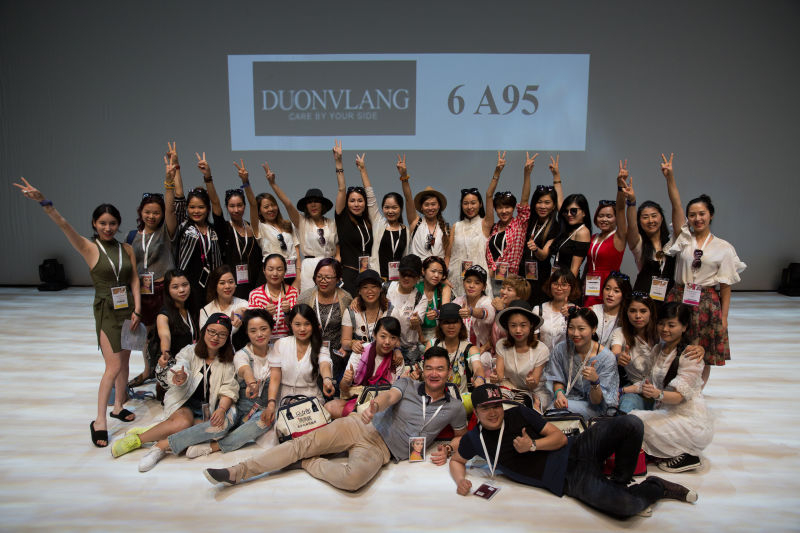 51.jpg 中國“朵女郎”亮相“法國里昂國際時尚內衣展”(圖1)