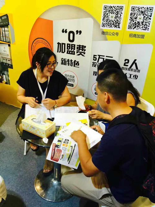 韋小包參與中國特許加盟展大受歡迎,簽約不斷 韋小包品牌現(xiàn)場考察火爆