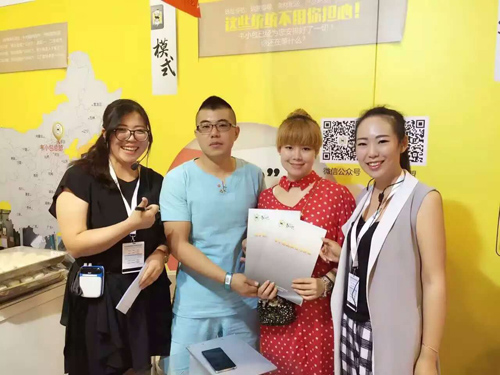 韋小包參與中國特許加盟展大受歡迎,簽約不斷 韋小包品牌簽約代理商