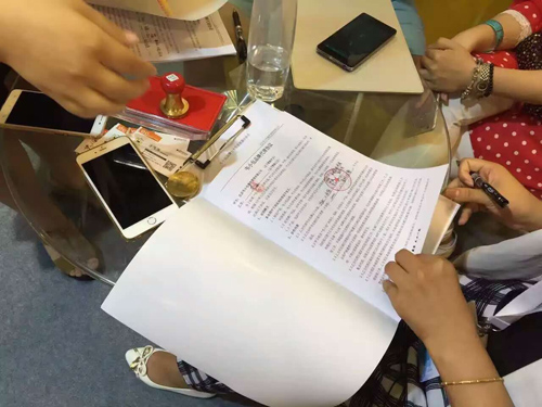 韋小包參與中國特許加盟展大受歡迎,簽約不斷 現(xiàn)場簽約忙不停!