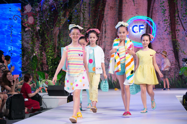 西班牙兒童時(shí)尚秀 驚艷CBME孕嬰童展(圖3) 西班牙兒童時(shí)尚秀 驚艷CBME孕嬰童展