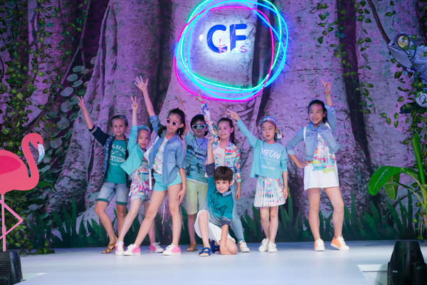 西班牙兒童時(shí)尚秀 驚艷CBME孕嬰童展(圖1) 西班牙兒童時(shí)尚秀 驚艷CBME孕嬰童展