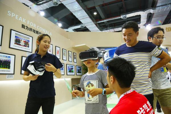 咔哇熊亮相上海嬰童展 重磅新品引多方關(guān)注(圖6) 咔哇熊亮相上海嬰童展 重磅新品引多方關(guān)注(圖6)