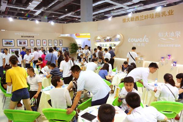 咔哇熊亮相上海嬰童展 重磅新品引多方關(guān)注(圖4) 咔哇熊亮相上海嬰童展 重磅新品引多方關(guān)注(圖4)