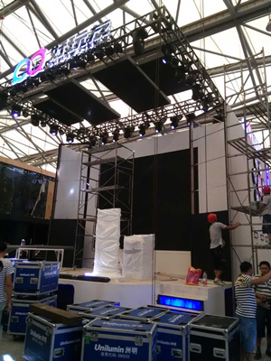 探班CJ現場 展臺搭建進行中(圖3) 探班CJ現場 好玩友火力全開 展臺搭建進行中