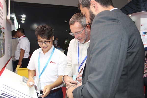 德生防水亮相第十四屆中國國際屋面和建筑防水技術(shù)展(圖5) 德生防水亮相第十四屆中國國際屋面和建筑防水技術(shù)展(圖5)