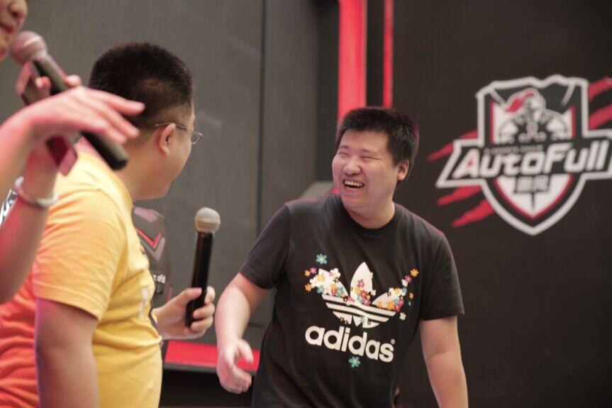 AutoFull傲風電競椅,2016China Joy展上大放異彩(圖3) AutoFull傲風首創網布靠背電競椅,2016China Joy展上大放異彩!