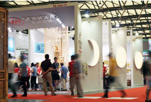 松發月光瓷亮相上海百貨展(圖2) 松發月光瓷亮相上海百貨展(圖2)