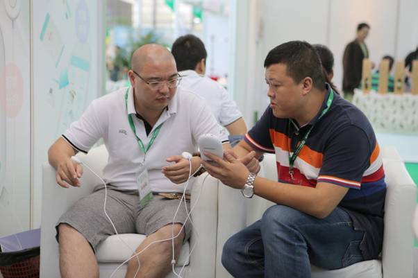 深圳生物健康展,新一代智能艾灸儀受追捧(圖2) 深圳生物健康展,新一代智能艾灸儀受追捧(圖2)