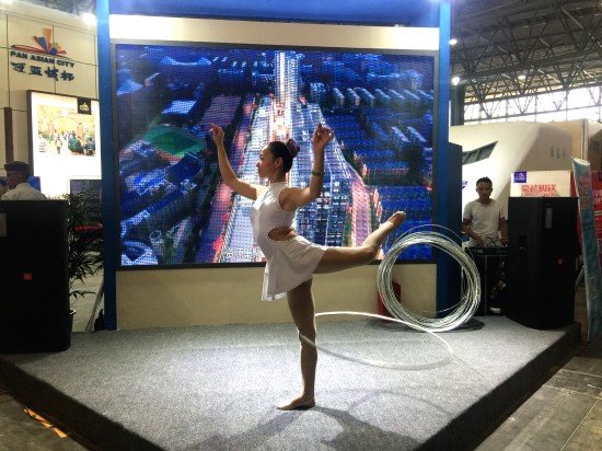 房交會 “互聯網+”的工作思路模式運用(圖3) 房交會就像Shopping mall “商品”從線下到“線上”