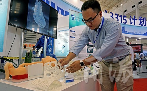 多功能育嬰箱、管道機器人…快來會展中心看高科“尖貨”