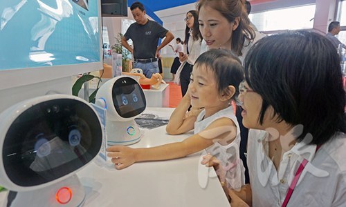 多功能育嬰箱、管道機器人…快來會展中心看高科“尖貨”