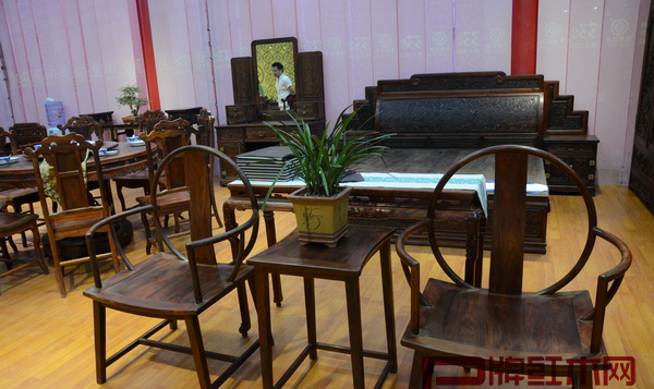 孔連紅木驚艷亮相深圳紅木展斬獲三項(xiàng)大獎(jiǎng)(圖4) 孔連紅木驚艷亮相深圳紅木展斬獲三項(xiàng)大獎(jiǎng)(圖4)