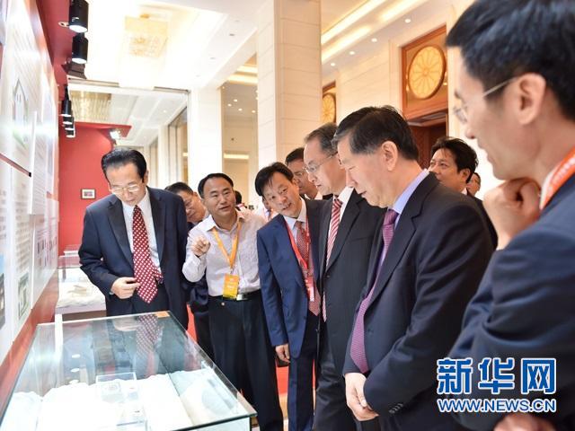 銀監(jiān)會(huì)主席尚福林等參觀"江西紅色金融歷史展"(圖4) 銀監(jiān)會(huì)主席尚福林等參觀 江西紅色金融歷史展